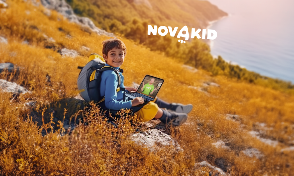 Un niño tomando una clase de inglés online en Novakid, en las vacaciones, foto